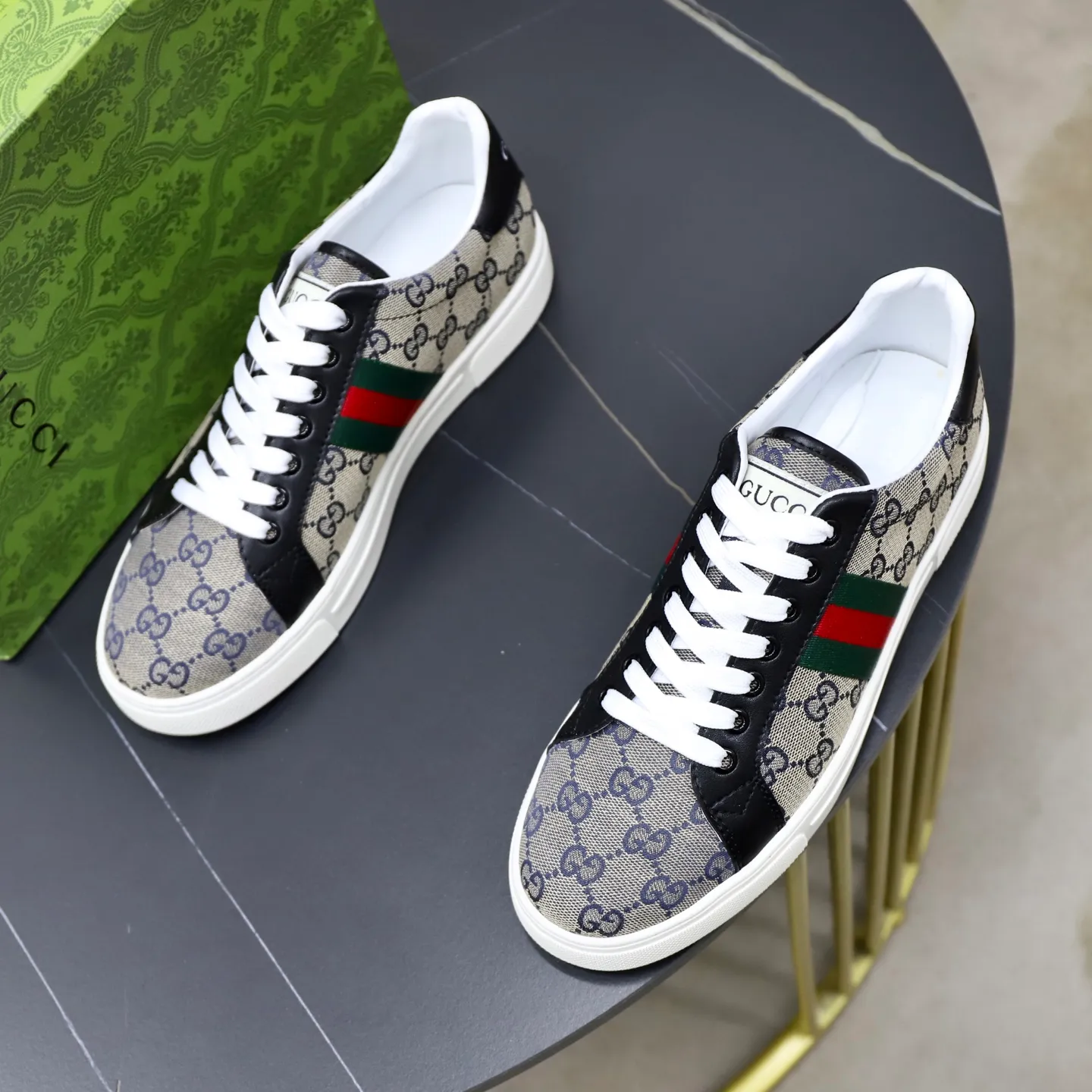 Ex-factory price: 400💰🙅‍♂️🙅‍♂️🙅‍♂️ Brand: Gucci GUCCi Standard code: 38-44 (45 customized) Grade: Same as the official website Material: Original leather splicing Comfortable and breathable sheepskin lining Original wear-resistant outsole Style category: Men's fashionable casual shoes Running sneakers Distinguished luxury brand elements Top luxury Color: actual picture color